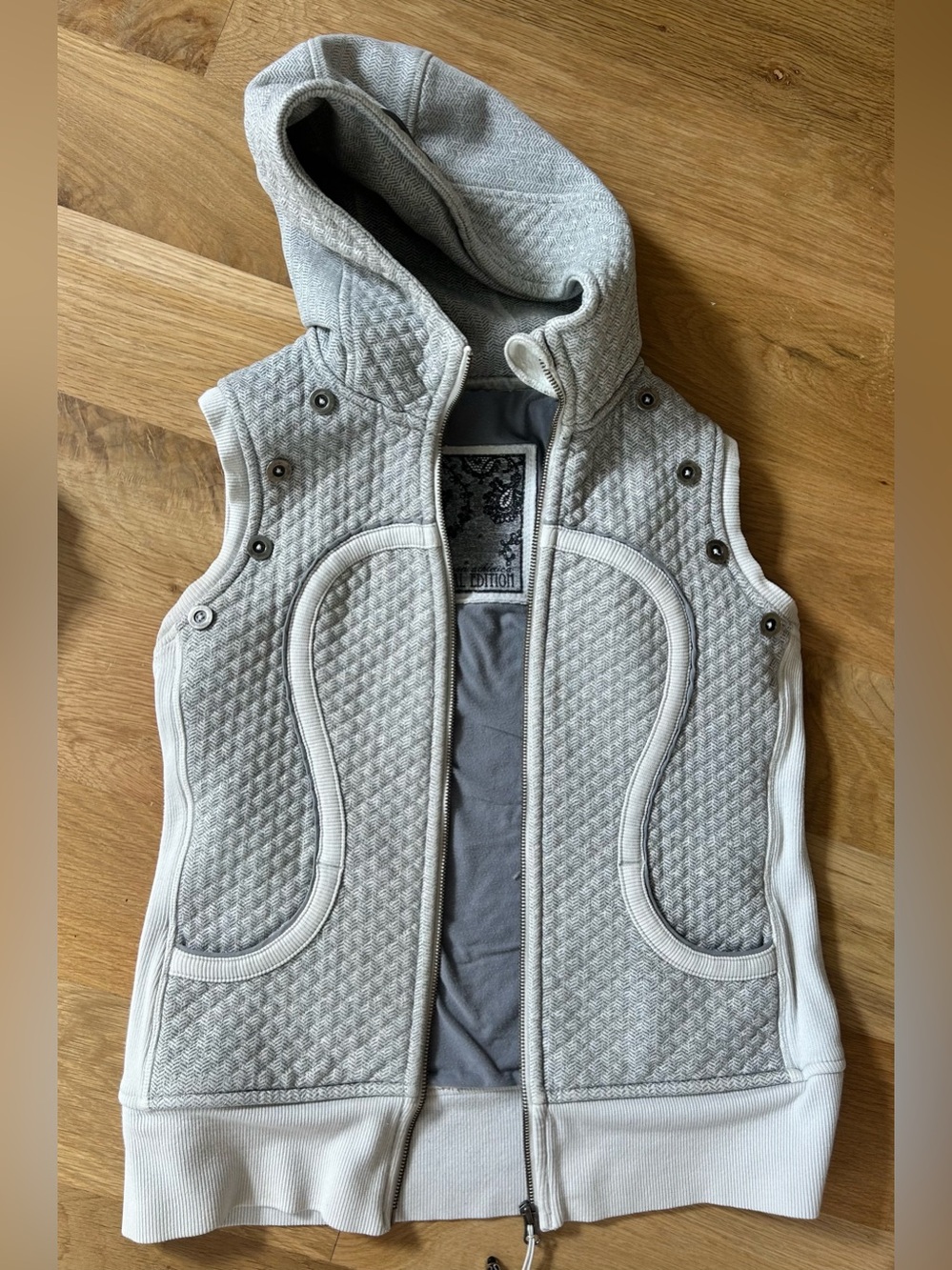SPECIAL EDITION Lululemon Scuba Quilted Hooded Sweatshirt & Vest sz8 Light Gray